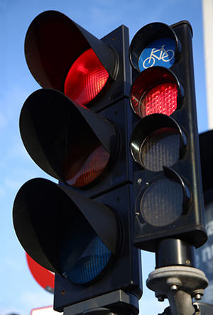 Red stop light - can motorcycles run red lights