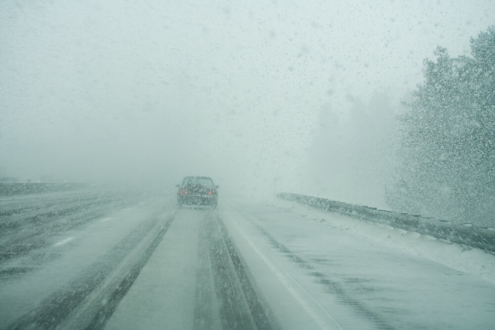 Driving in heavy snow on the freeway
